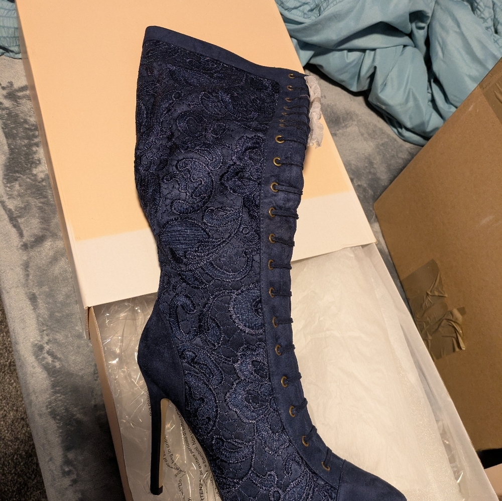 Women's 8.5 Blue Heel Boots